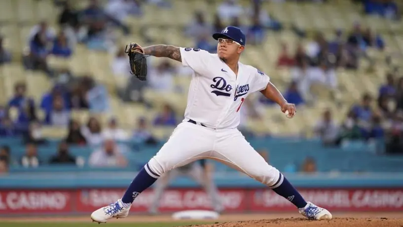 Julio Urías: Estableció su mejor marca de victorias en una campaña en triunfo sobre Diamondbacks