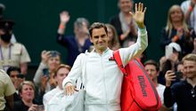 Roger Federer avanzó en Wimbledon tras lesión de su rival Adrian Mannarino