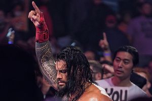 WWE: Roman Reigns salvó de milagro su Campeonato Universal en Extreme Rues