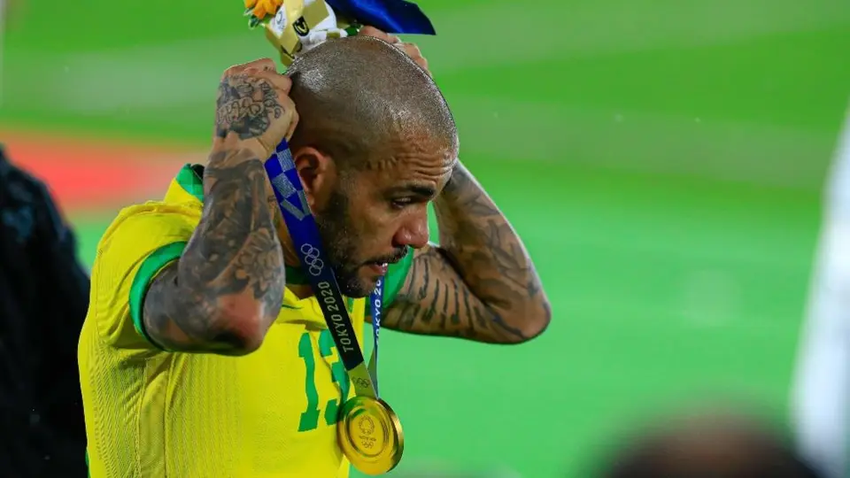 Dani Alves: 'Doy las gracias a la gente de México, comparto mi medalla con ellos'