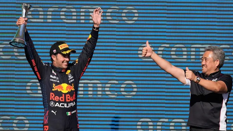 F1: Padre de Checo Pérez se hizo viral por forma de festejar el podio de su hijo