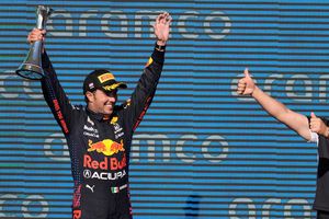 F1: Padre de Checo Pérez se hizo viral por forma de festejar el podio de su hijo