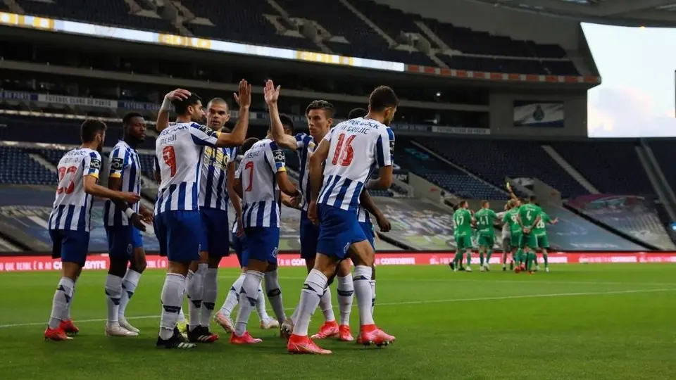 Tecatito Corona: Porto goleó al Farense sin la presencia del mexicano