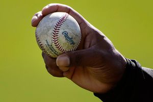 MLB sancionará con suspensiones a pitchers que manipulen bolas con sustancias ilegales
