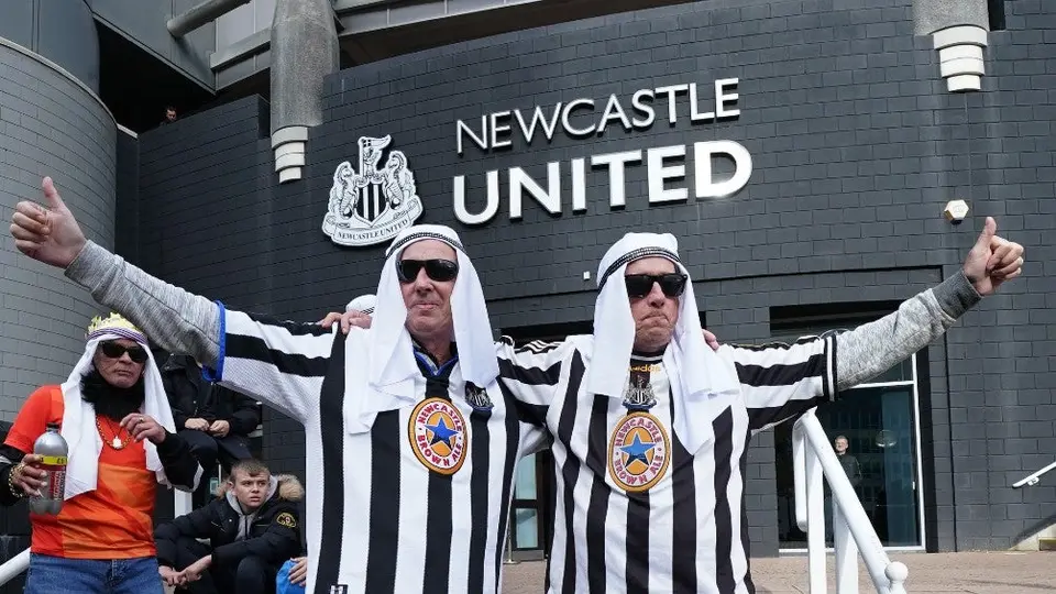 Crystal Palace: Investigan a la afición cristalera por pancarta contra el fondo saudí del Newcastle