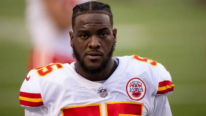 NFL: Frank Clark de Kansas City Chiefs, acusado por poseer arma de asalto