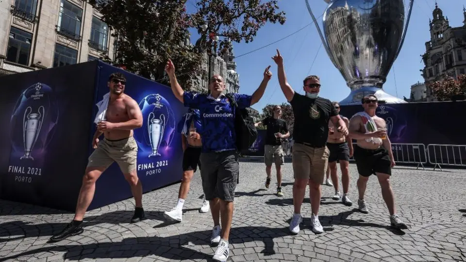 Champions League: Pelea entre seguidores del Manchester City y el Chelsea dejó un herido en Porto