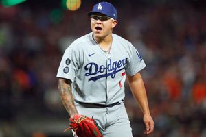 AMLO envió buena vibra a Julio Urías: 'Merece ganar ante Giants, le deseo lo mejor'