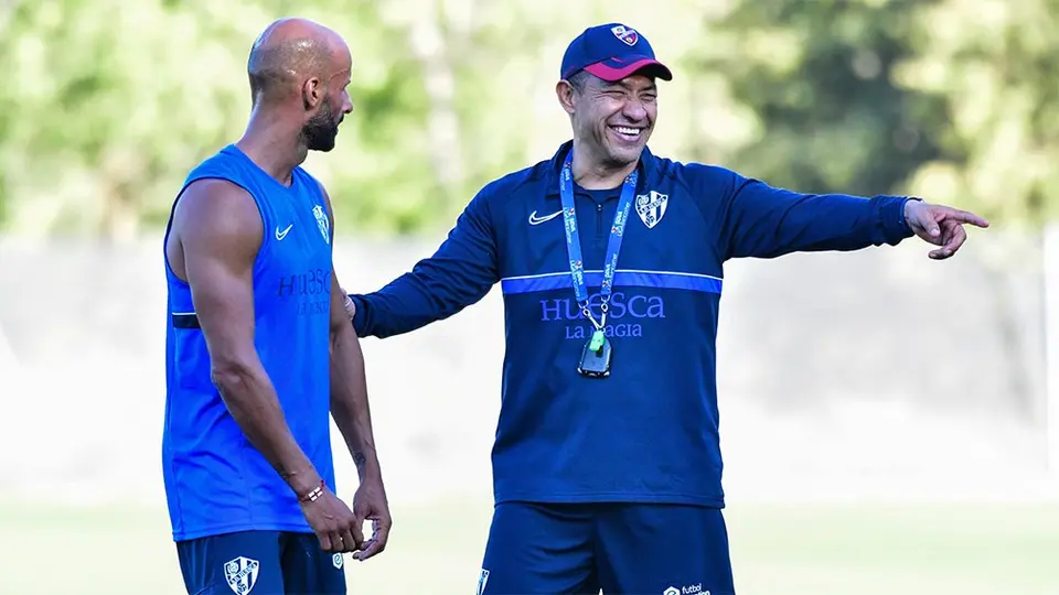 Nacho Ambriz reconoció que le gustaría contar con uno o dos mexicanos en el Huesca
