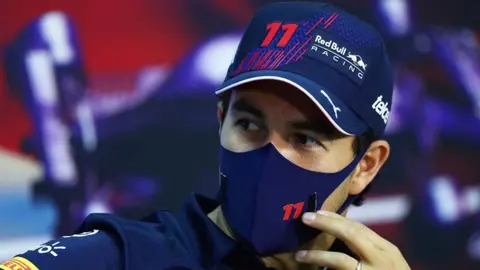 Checo Pérez: Criticado por la prensa internacional por el mal resultado del GP de Gran Bretaña