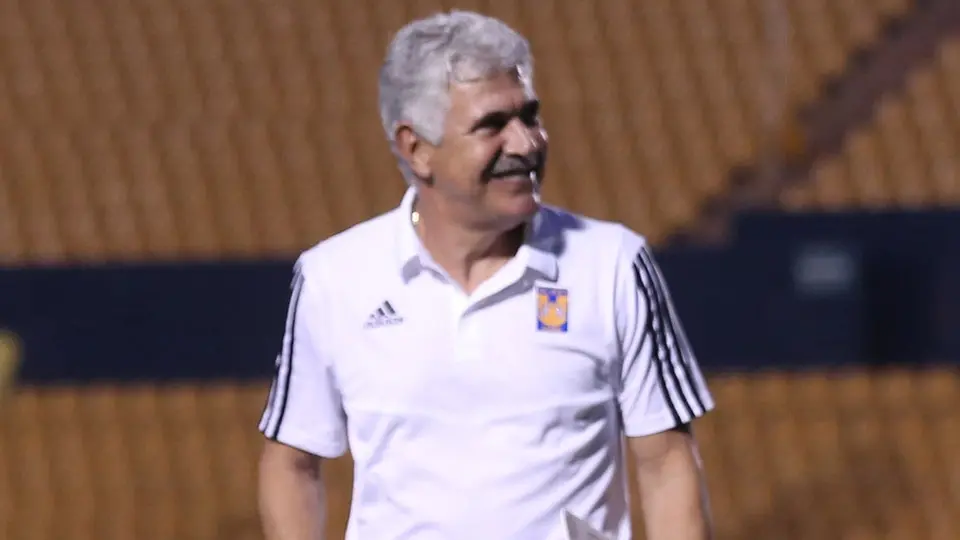 Tigres: Tuca Ferretti recibió segunda dosis de vacuna contra Covid-19 en medio de aplausos
