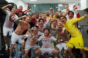 Jugadores del Milan festejaron en grande la clasificación a Champions League