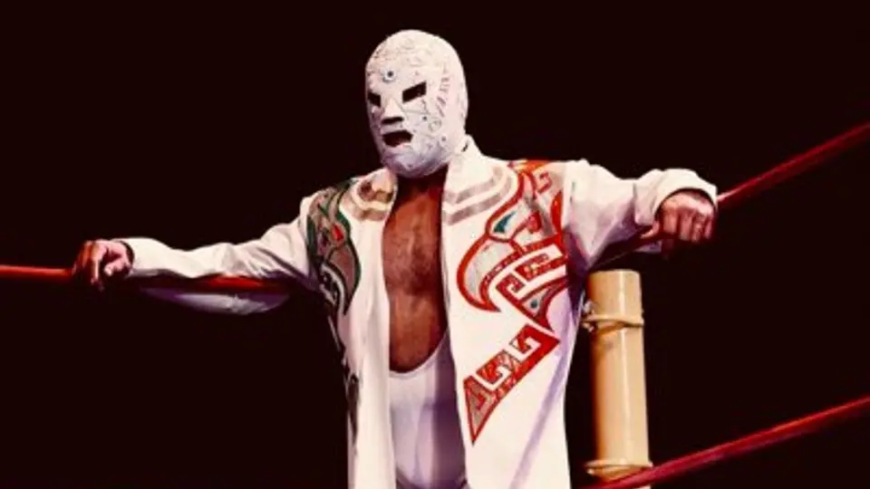 Dr. Wagner Jr., orgulloso de ser pionero en usar colores de México en la máscara