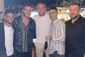 Futbolistas disfrutan pausa en las ligas para vacacionar