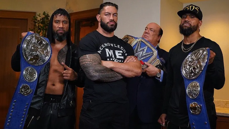 Roman Reigns paseó por la playa de Miami junto a su esposa Galina Becker