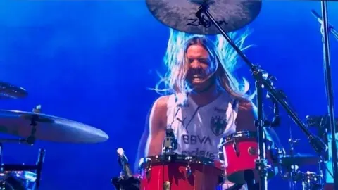 Rayados: Taylor Hawkins, baterista de Foo Fighters, prendió el Pa'l Norte con playera del Monterrey