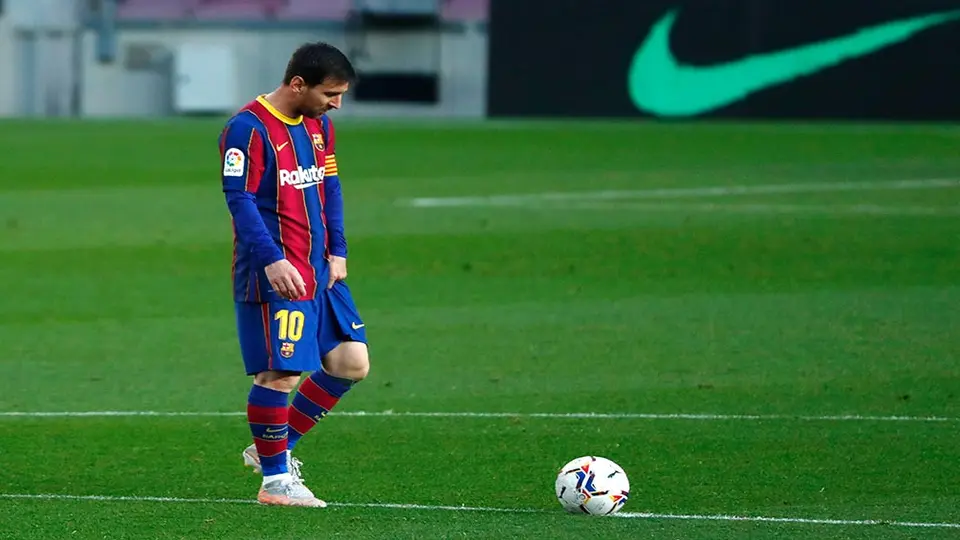 Lionel Messi arribó a Barcelona y está a la espera de su renovación