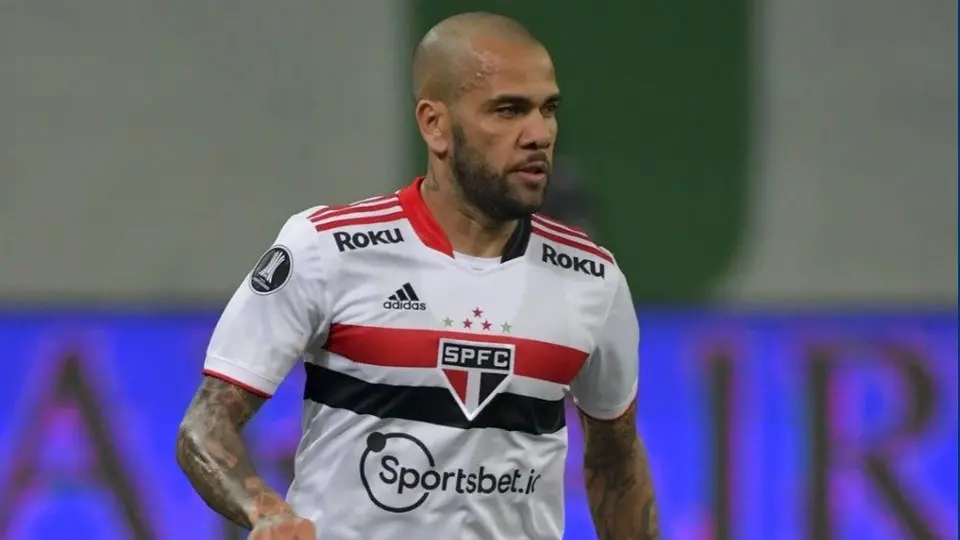 Dani Alves rechazó oferta para jugar con el Fluminense