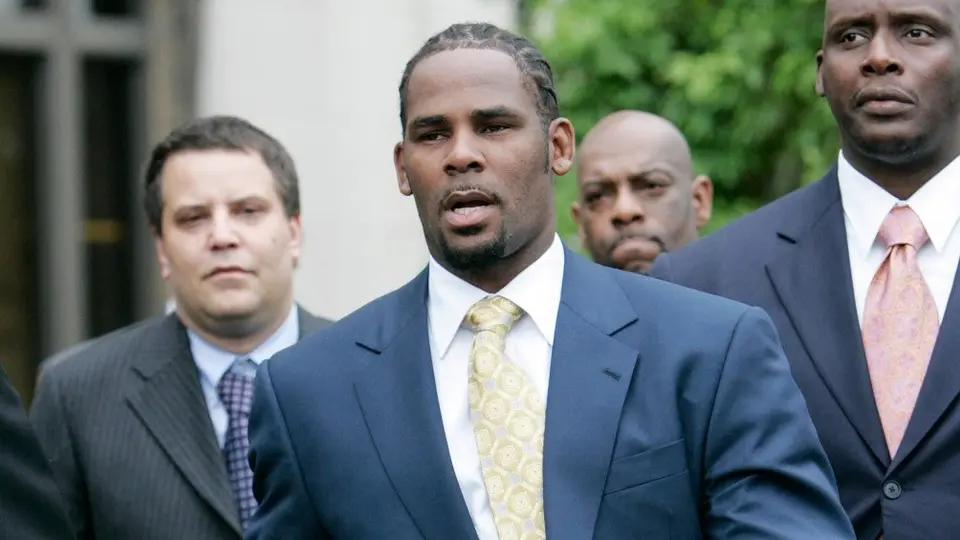 R. Kelly, famoso por “I Believe I Can Fly”, fue declarado culpable por tráfico sexual