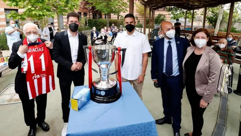 Atlético Madrid: Ofreció la copa de LaLiga a la Unidad Militar de Emergencia