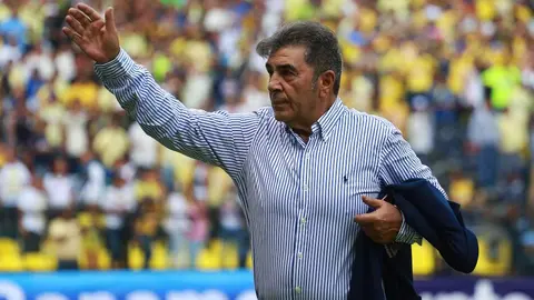 América felicitó a Carlos Reinoso por el Día del Maestro