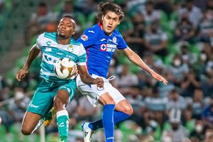 Shaggy Martínez agradeció a la Virgen de Guadalupe con la playera del Cruz Azul