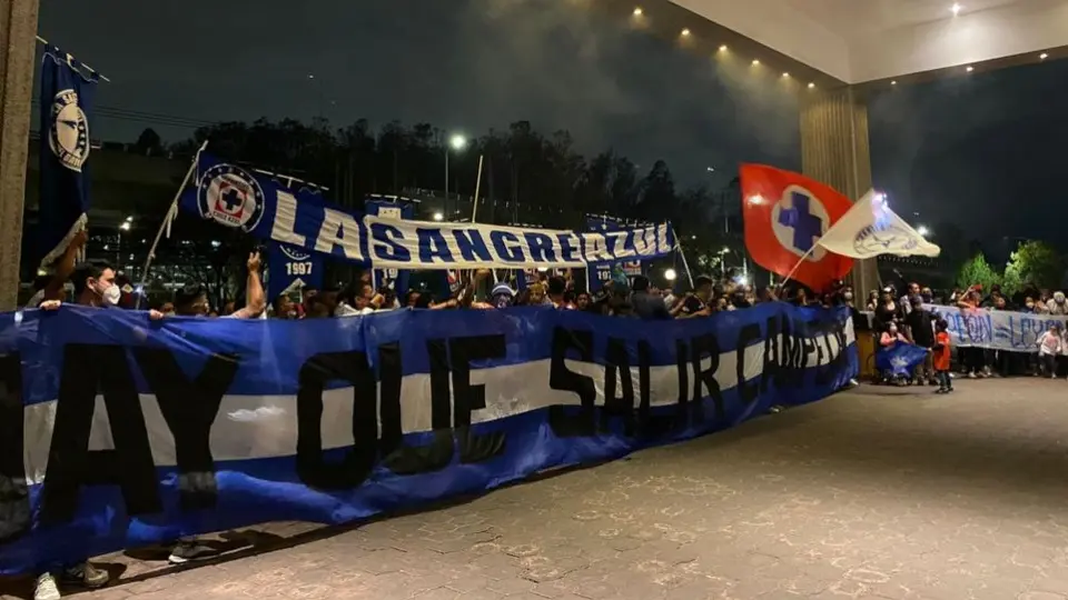 Cruz Azul: Afición sorprendió a la Máquina con 'serenata' previo al partido vs Toluca