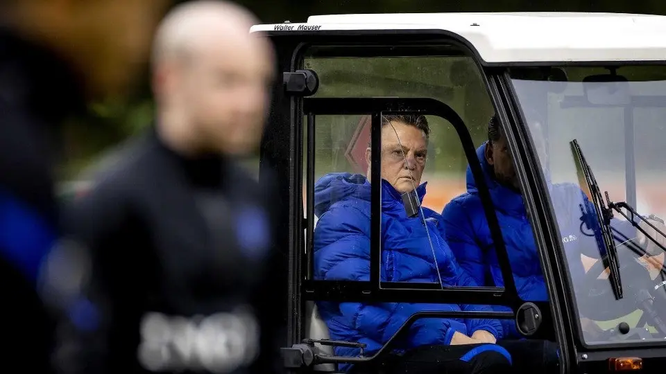 Qatar 2022: Van Gaal dirigió el entrenamiento de la Naranja Mecánica desde un carrito de golf