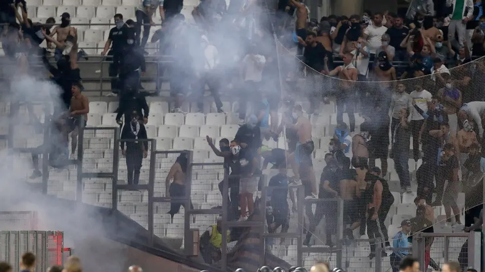 Europa League: Marsella vs Galatasaray, suspendido unos minutos por lanzamiento de bengalas
