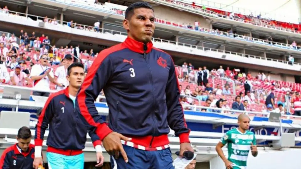 Carlos Salcido: 'En Chivas hay buenos jugadores, pero no han logrado ser un buen equipo'