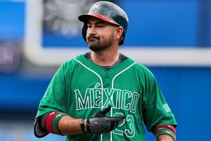 Adrián González: 'La ruta es más larga, pero podemos ir por el oro'