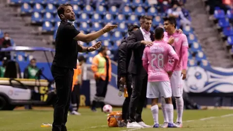 Larcamón tras derrota vs Pachuca: 'Me cuesta entender ciertas decisiones arbitrales'