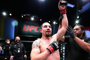 UFC: Robert Whittaker anuló la 'garra' de Kelvin Gastelum en Fight Night Las Vegas 24