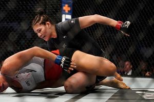 UFC: Irene Aldana venció a Yana Kunitskaya al noquearla en el primer round