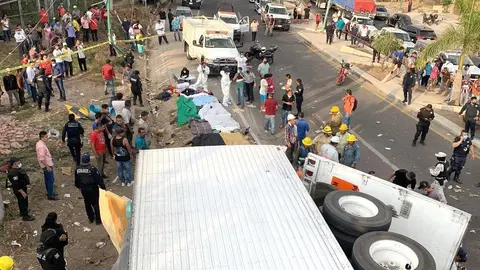 Periodista rompió en llanto al transmitir el accidente de los migrantes en Chiapas
