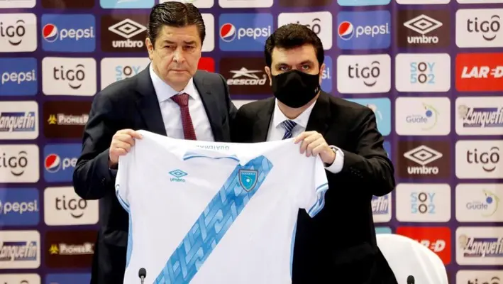 Luis Fernando Tena: Fue presentado como nuevo DT de Guatemala