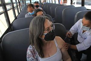 Vacunación a mayores de 40 años en CDMX iniciará en junio