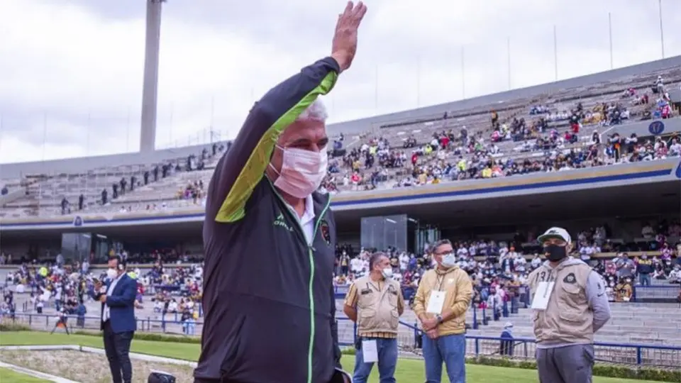 Ricardo Ferretti: Ovacionado por la afición auriazul en el Olímpico Universitario