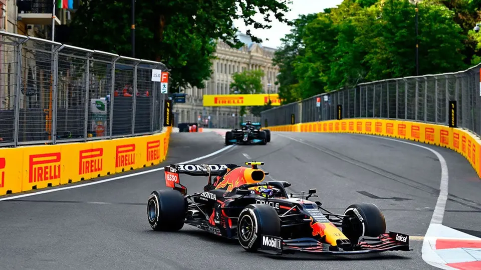 Checo Pérez ganó en el Gran Premio de Azerbaiyán tras dramático final
