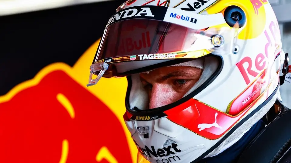 Verstappen, con el "corazón roto" felicitó a Checo Pérez tras GP de Azerbaiyán