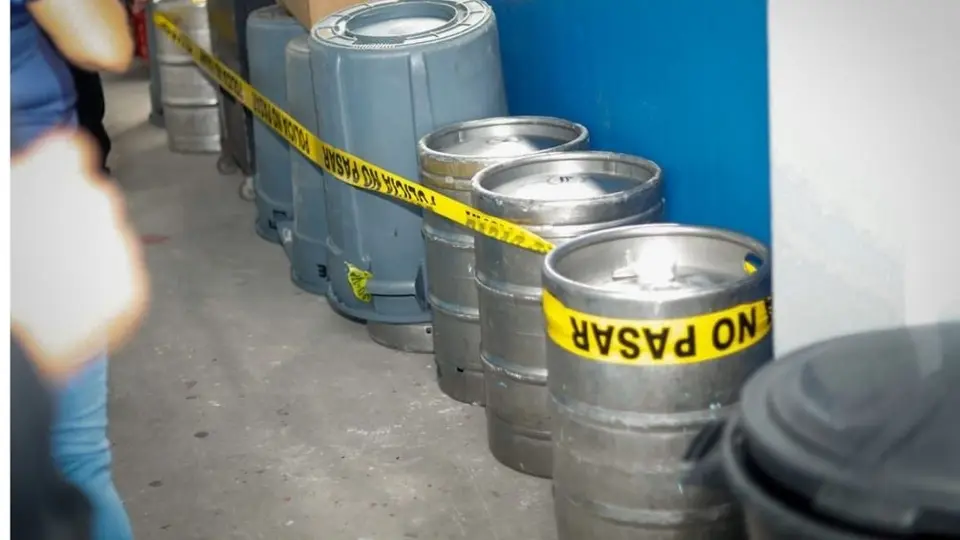 El Salvador vs México: Policía aseguró barriles de cerveza en el interior del Cuscatlán