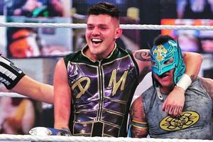 WWE: Rey y Dominik Mysterio emocionados por pelear como pareja frente al público