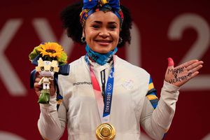 Tokio 2020: Neisi Dajomes dedica triunfo a su madre y hermano en el podio