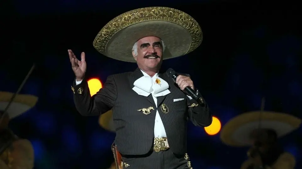 Vicente Fernández fue hospitalizado tras sufrir una caída en su rancho