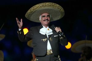 Vicente Fernández fue hospitalizado tras sufrir una caída en su rancho