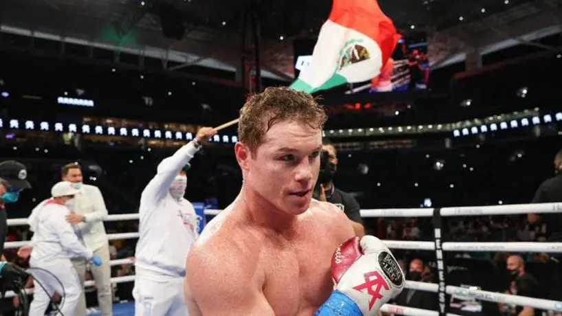 Canelo Álvarez ovacionó y presumió el talento de Eddy Reynoso como mariachi