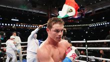 Canelo Álvarez ovacionó y presumió el talento de Eddy Reynoso como mariachi