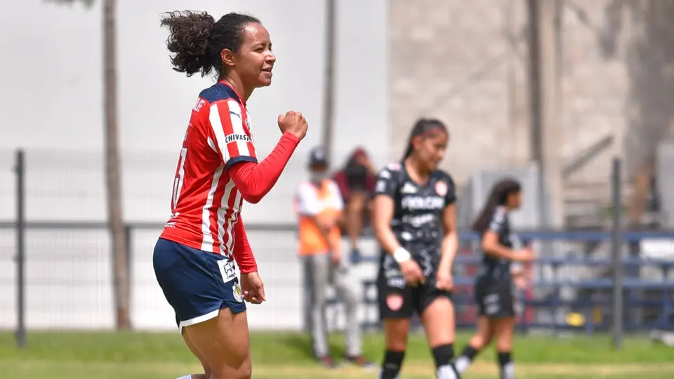 Atzimba Casas: "Competir en Chivas con 'Licha' y Joseline Montoya eleva mi nivel"