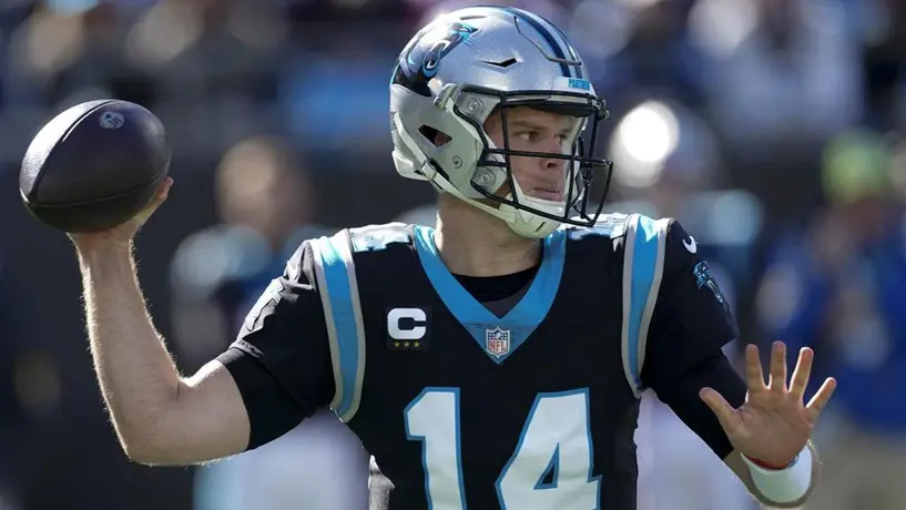 NFL: Sam Darnold presenta fractura en el omóplato y será baja con Panthers