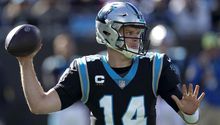 NFL: Sam Darnold presenta fractura en el omóplato y será baja con Panthers